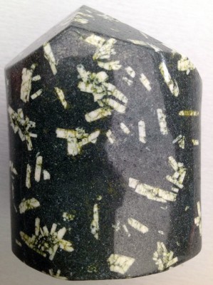  Chrysantsteen-porfirite  7,5x6x5,5cm. €25,-