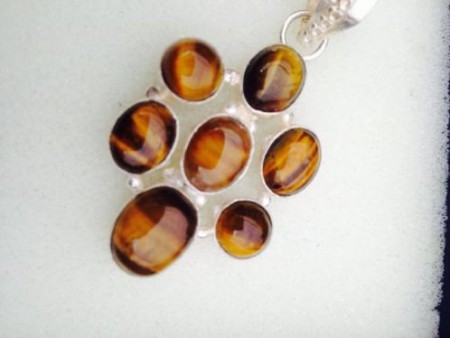  Zilveren tijgeroog hanger. Steen is 3,7 cm € 24,50