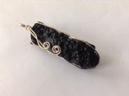 Prachtige Tektite hanger in zilver steen is 5 cm € 19,50