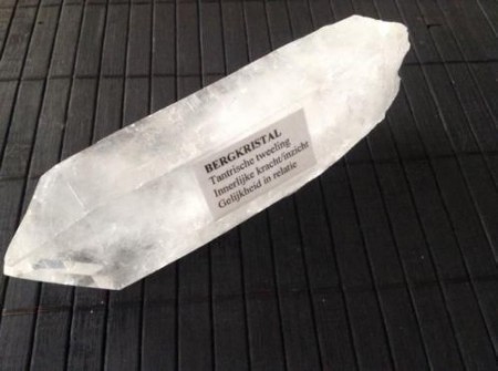  Prachtige bergkristallen dubbelfunctie- tweeling- 15 cm € 65,00