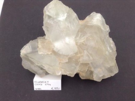  Groot stuk licht groene Fluoriet , 4,2 kilo , 21 x 15 cm € 125,00