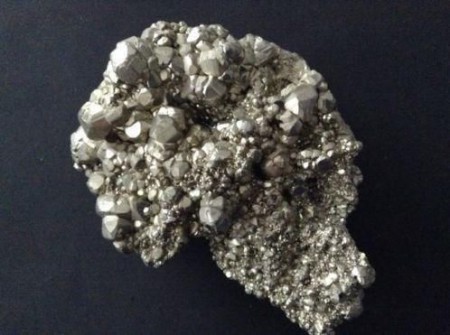  Groot stuk Pyrite ---1500 gram ----14 cm € 89,00