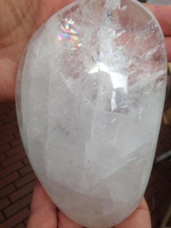  Heel groot stuk bergkristal regenboog 17 x 11- plat stuk € 49,00