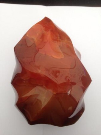  Groot stuk vuuragaat in vlamvorm geslepen 10 x 7,5 cm € 49,00