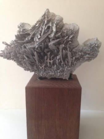  Prachtige aluminium kristallen op houten voet/blok 22 cm € 125,00