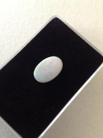 Witte opaal 1,5 cm prachtige kleuren € 37,90