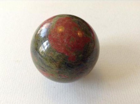A636 Edelsteen Unakiet bol 4 cm € 29,00