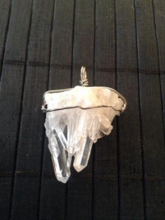 A638 Onbewerkte bergkristal hanger zilverdraad 5 cm puur natuur € 25,00