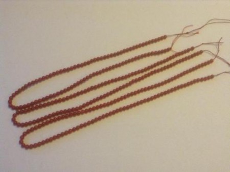 3 snoeren koraal-kraaltjes 0,3 cm € 25,00