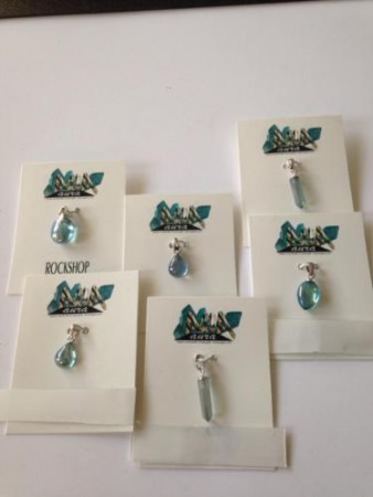  Aqua aura hangers 2-2,5 cm- prijs is per stuk € 17,50