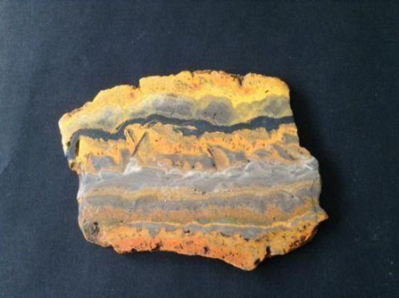  Plak Bumblebee jaspis 11 x 9 cm € 49,00