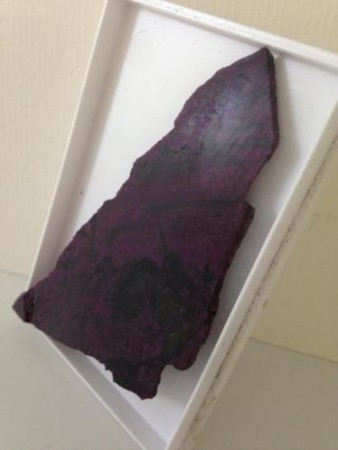 Prachtig stuk plak sugelite- bv. sieraden- 8 x 3,8 cm € 39,00