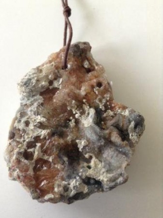  Ruwe Chalcedoon hanger 7 cm € 19,90